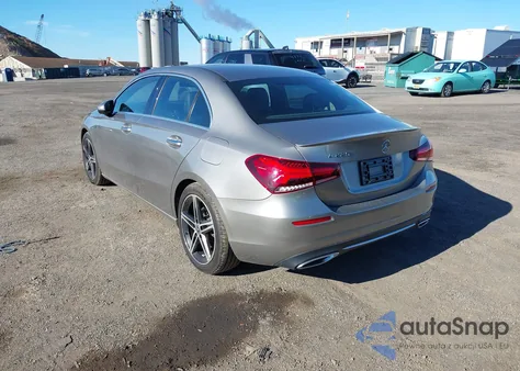 2019 Mercedes-Benz A 220 z USA, uszkodzony, nr VIN WDD3G4EB8KW019203